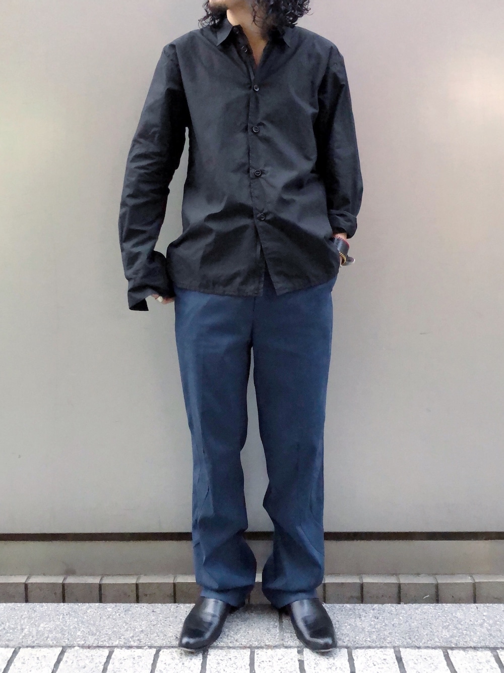 「ロン毛、gardenosaka」｜「MAN-TLEのアイテム（シャツ/ブラウス、ブラック系）」を使った、づまさん（メンズ・175cm）の夏コーディネートの1枚目の写真