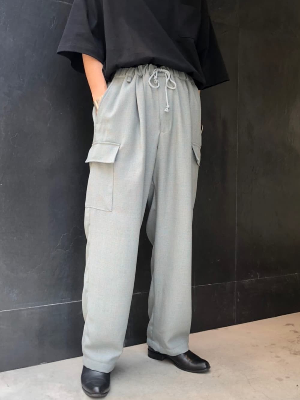 「gardenosaka、Garden、カーゴパンツ、ビッグT、HEALTH、fitfor、ロン毛」｜「HEALTHのアイテム（パンツ、ブルー系）」を使った、づまさん（メンズ・175cm）の夏コーディネートの1枚目の写真