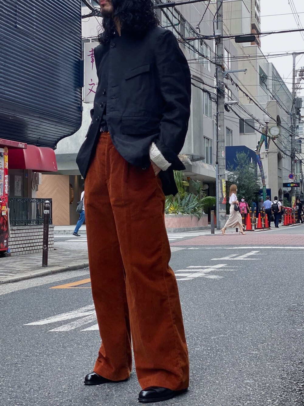 「カジュアルコーデ、今日のコーデ、gardenosaka、Garden、ジャケット、コーデュロイ」｜「ELENA DAWSONのアイテム（ジャケット/アウター、ブラック系）」を使った、づまさん（メンズ・175cm）の秋コーディネートの1枚目の写真