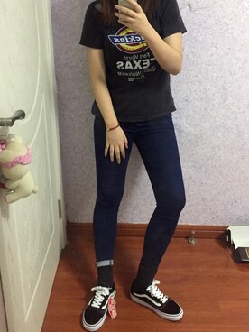 「VANS（バンズ）のアイテム（スニーカー、ブラック系）」を使った、D酱さん（レディース・170cm）の冬コーディネート
