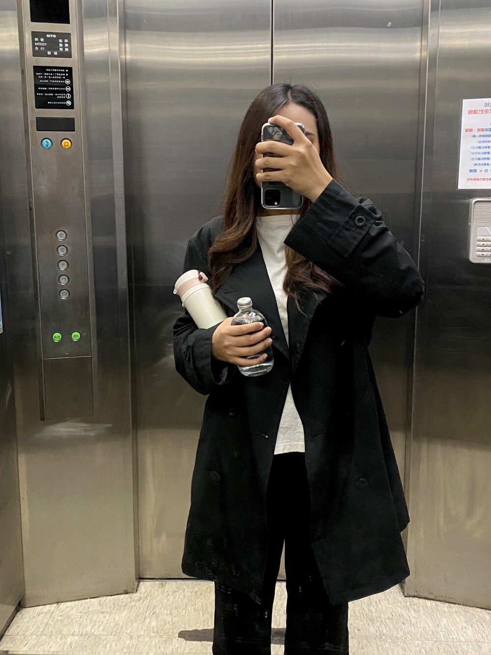 「burberry、BURBERRY BLACK LABEL、UNIQLO、black」｜「UNIQLOのアイテム（その他トップス、ホワイト系）」を使った、biancoさん（レディース・155cm）の秋コーディネートの1枚目の写真