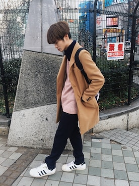 「アディダスオリジナルス」｜「アイテム（チェスターコート）」を使った、Syu_guardさん（メンズ・177cm）の冬コーディネート