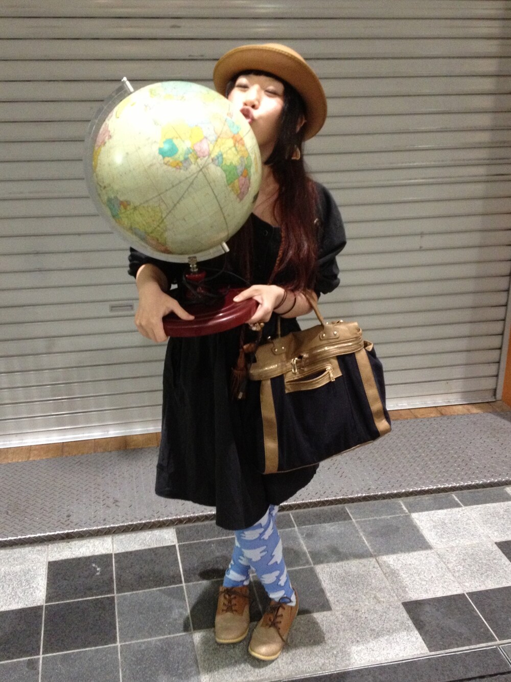 「古着、ワンピース、地球儀」｜「mercibeaucoup,のアイテム（ソックス/靴下、ブルー系）」を使った、すちさん（レディース・151cm）の冬コーディネートの1枚目の写真