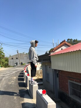 「Fear of Godのアイテム（パーカー、ホワイト系）」を使った、Kurt Linさん（メンズ・180cm）の冬コーディネート