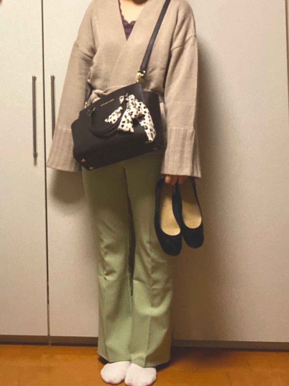 「春コーデ、バレエシューズ、スラックス、おしゃれさんと繋がりたい」｜「DISCOATのアイテム（バレエシューズ、ブラック系）」を使った、みくつんさん（レディース・161cm）の春コーディネートの1枚目の写真