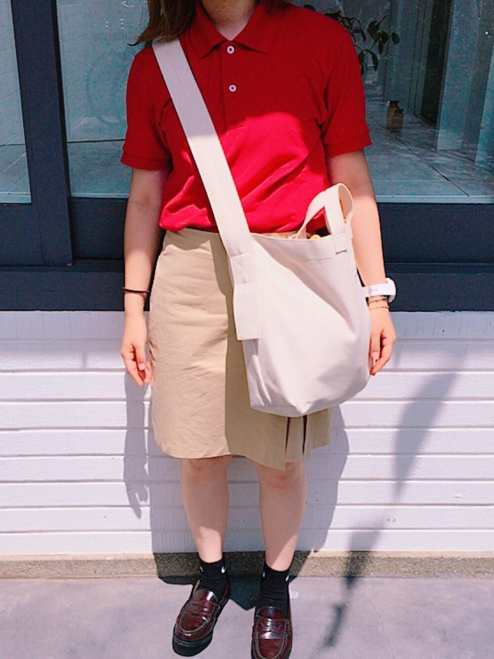 「夏、UNIQLO、ohotoro、ローファー、맛있다、嵐山、korean」｜「UNIQLOのMEN ドライカノコポロシャツ（半袖）（ポロシャツ、レッド系）」を使った、nechiko さん（レディース・153cm）の夏コーディネートの1枚目の写真