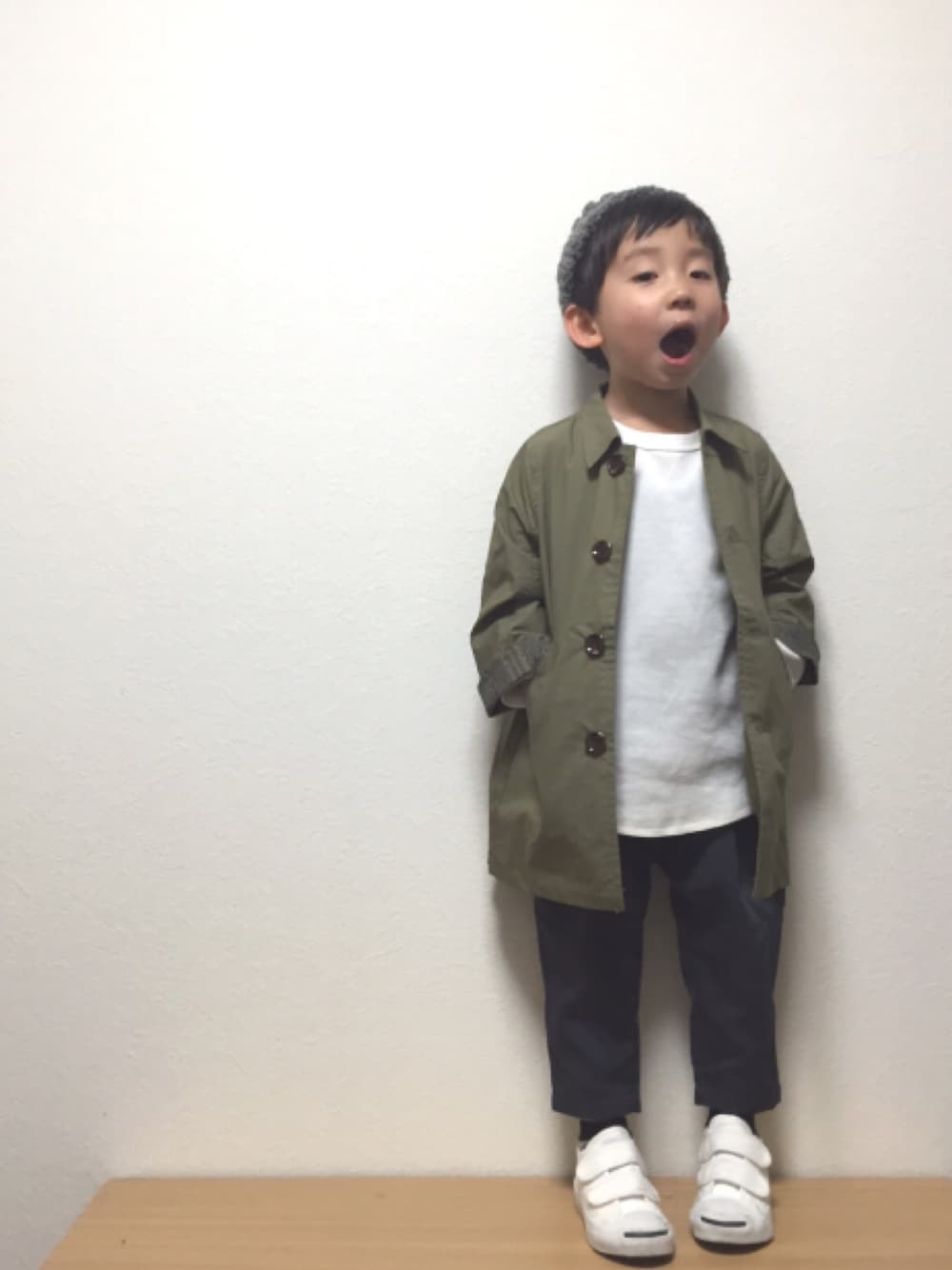 「Right-on、ステンカラーコート、テーパードパンツ、manmaru.a」｜「Right-onの【MPS】ステンカラーコート（ステンカラーコート、グリーン系）」を使った、so__naさん（キッズ・100cm）の冬コーディネートの1枚目の写真