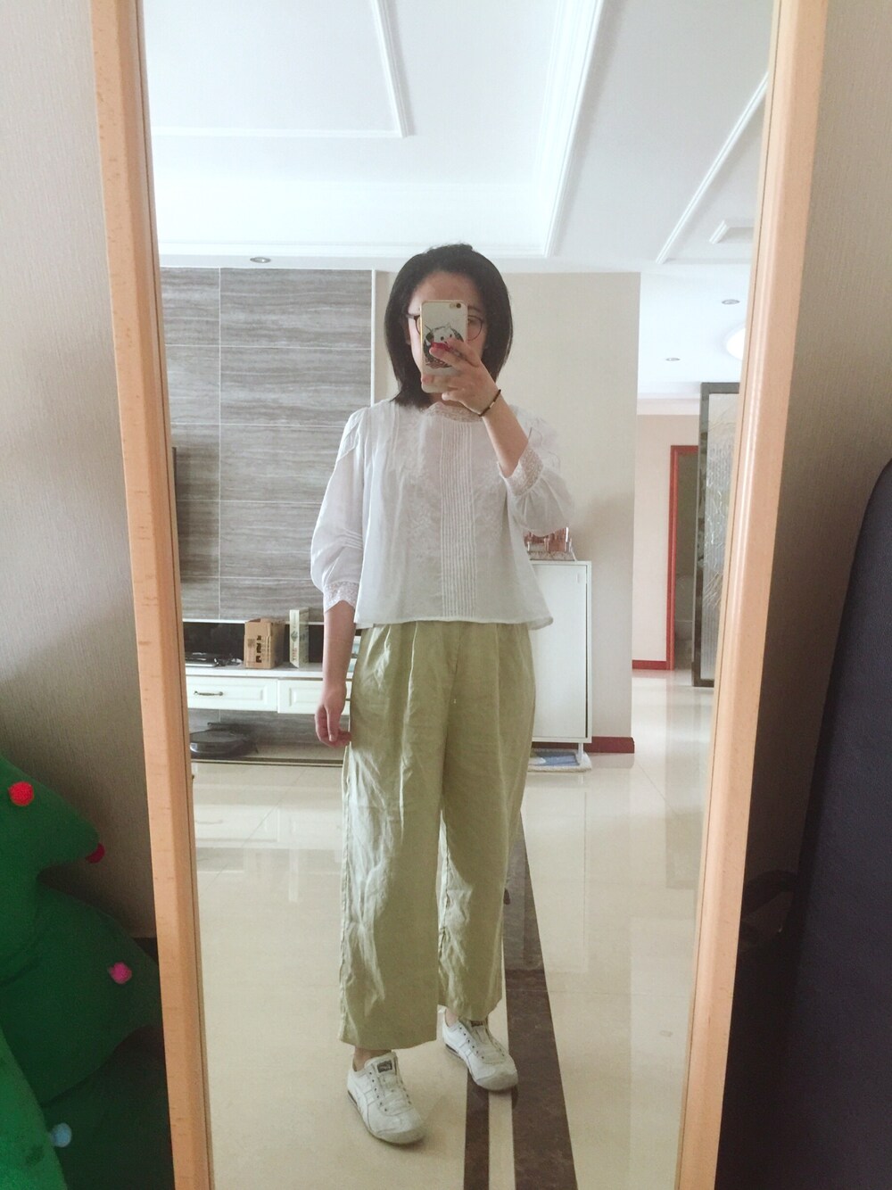 「GINGER ALEのアイテム（シャツ/ブラウス、ホワイト系）」を使った、屁噗噗さん（レディース・158cm）の夏コーディネートの1枚目の写真