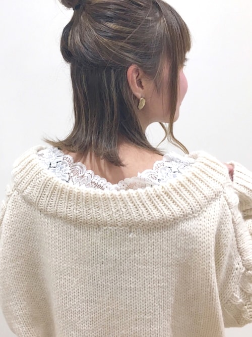 なかのんさんの「オフショルニットプルオーバー（earth music&ecology）」を使ったコーディネート