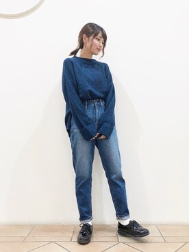 洋服 摘む 物理的な 青 セーター コーデ Naviphone Jp