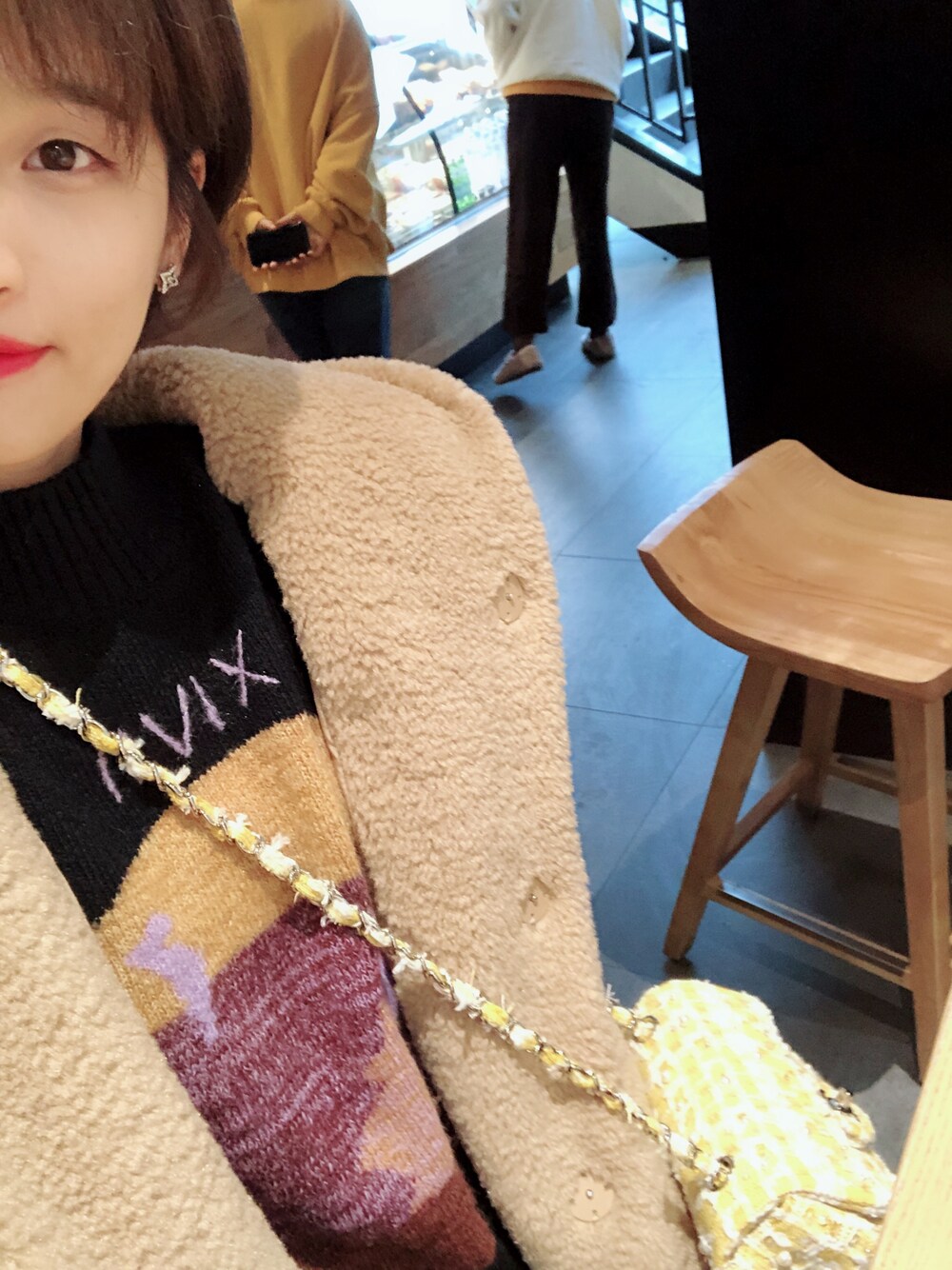 「STARBUCKS」｜「韩国品牌のアイテム（ダウンジャケット/コート、ベージュ系）」を使った、sunmengsi1さん（レディース・162cm）の冬コーディネートの1枚目の写真