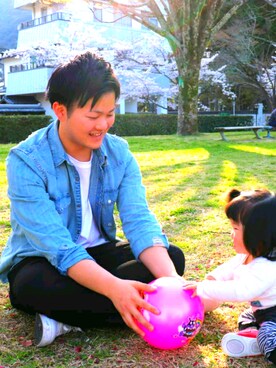 「3色コーデ」｜「アイテム（デニムジャケット）」を使った、しゅんさん（メンズ・166cm）の春コーディネート