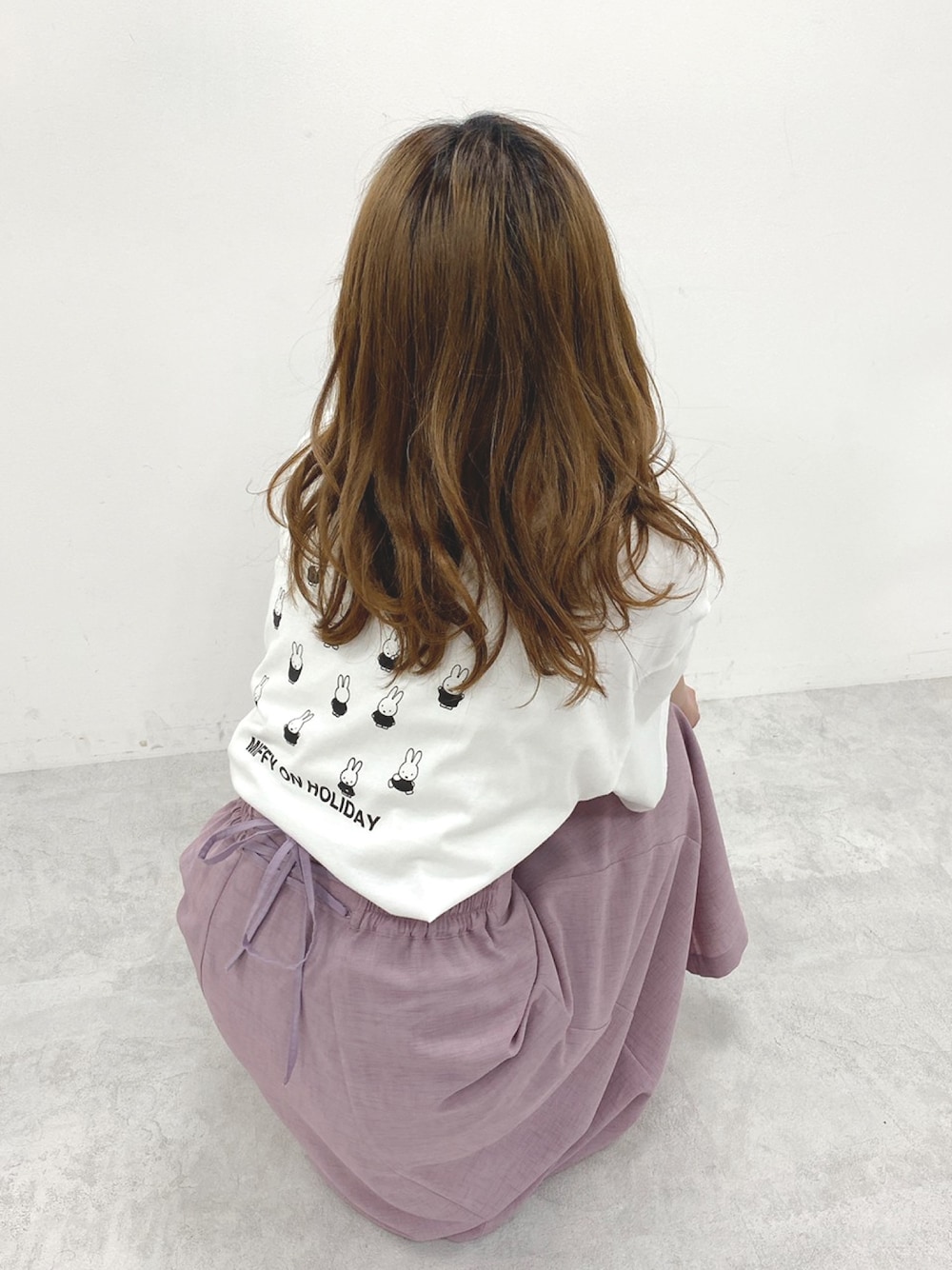 「スカート、Tシャツ、夏コーデ、カジュアル、低身長、プリントT、ピンク、オトナカジュアル、ゆるコーデ、ミッフィー」｜「OLIVE des OLIVEの後ろレースアップフレアスカート（スカート、パープル系）」を使った、OLIVEdesOLIVEさん（レディース・158cm）の夏コーディネートの1枚目の写真