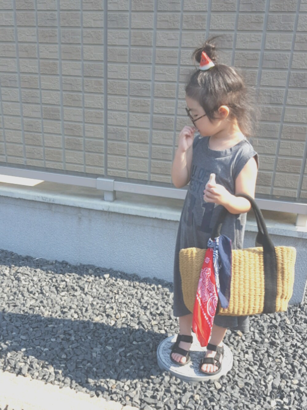 「マキシ丈ワンピース、スポーツサンダル、かごバッグ、バンダナ、4歳」｜「ChampionのChampion/ チャンピオン ノースリーブワンピース                   （ワンピース、グレー系）」を使った、miiiiiri*さん（キッズ・100cm）の夏コーディネートの1枚目の写真