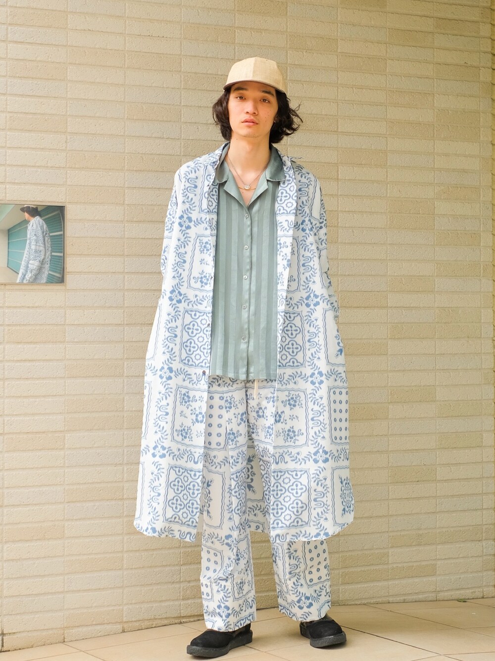 「柄シャツ、オーバーサイズ、シャツコーデ、春、スラックス、ootd、PALETTE art alive、SHINYA KOZUKA、淡色コーデ、セットアップ」｜「SHINYAKOZUKAのアイテム（シャツ/ブラウス、ホワイト系）」を使った、YOSHIMASAさん（メンズ・177cm）の春コーディネートの1枚目の写真