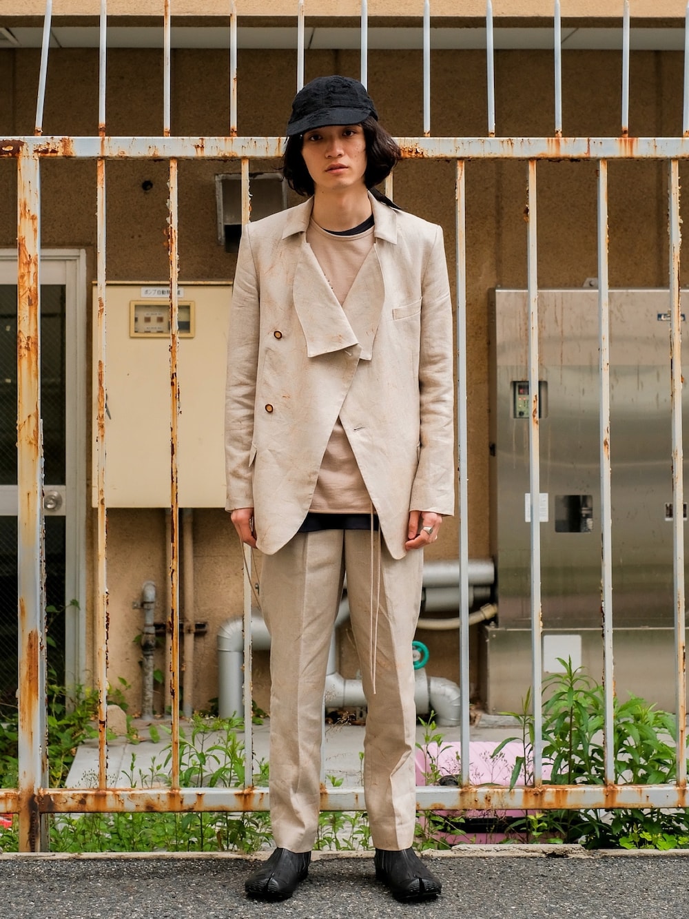 「セットアップ、春夏コーデ、シンプルスタイル、春、くすみカラー、PALETTE art alive、Nobuyuki Matsui、セットアップスタイル、大阪、キャップ」｜「NOBUYUKI MATSUIのアイテム（テーラードジャケット、ベージュ系）」を使った、YOSHIMASAさん（メンズ・177cm）の春コーディネートの1枚目の写真