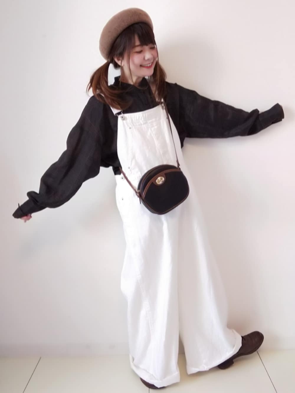 「reca、レカ(reca)、recaコーデ、サロペット、秋服準備はじめました、秋のコーデ、ゆるコーデ、オーバーオール、センスオブプレイス、SENSEOFPLACE」｜「recaの【zozotown限定】オーバーサイズ サロペット（サロペット/オーバーオール、ホワイト系）」を使った、パン粉さん（レディース・151cm）の夏コーディネートの1枚目の写真