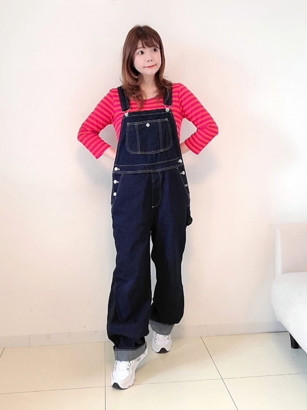 「SOMETHING、something_jean、サムシング、オーバーオール、ボーダー、メンズライク、デニム、休日スタイル、ラフ、カジュアル」｜「SOMETHINGのSOMETHING/サムシング　ベーシックオーバーオール（サロペット/オーバーオール、ブルー系）」を使った、パン粉さん（レディース・151cm）の春コーディネートの1枚目の写真