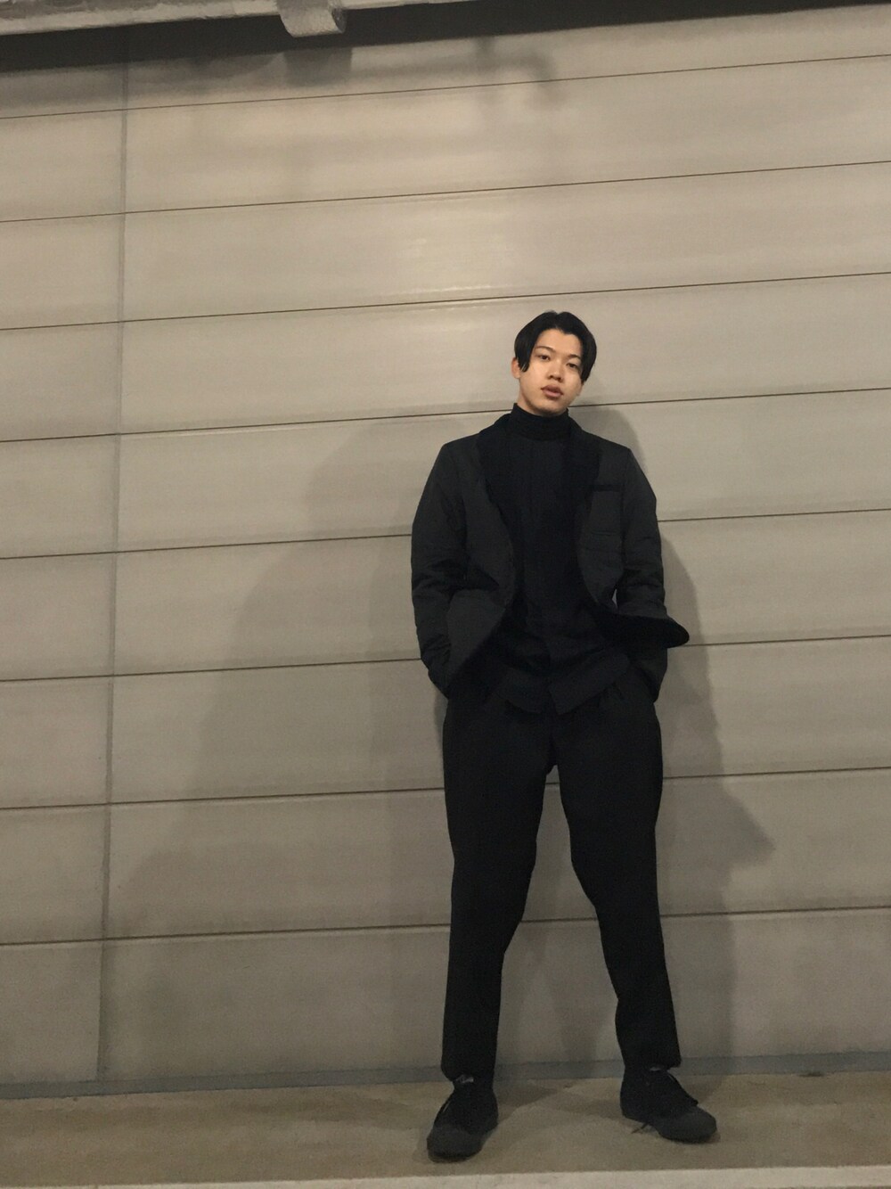 「スニーカー、ユニクロ、uu、UNDER COVER、UNIQLO、ZARA、men、yohjiyamamoto、yohji yamamoto pour homme、converse」｜「UUのアイテム（ナイロンジャケット、ブラック系）」を使った、Ritsuさん（メンズ・174cm）の冬コーディネートの1枚目の写真