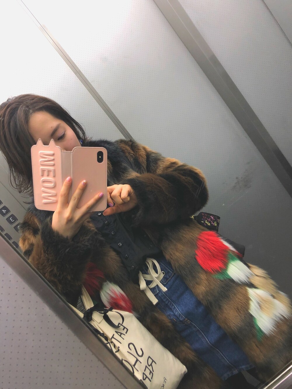 「ヴィンテージ、カジュアル、ブラウス、ファーコート、コルセットスカート、Another Edition、ZARA、moussy、UNIQLO」｜「ZARAのアイテム（ジャケット/アウター、ブラウン系）」を使った、じゅりあさん（レディース・153cm）の春コーディネートの1枚目の写真