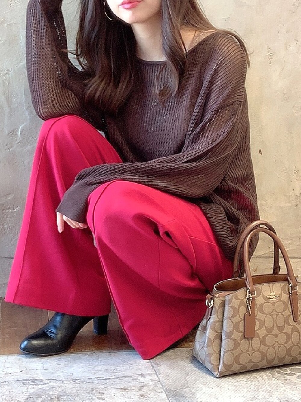 「秋コーデ、大人カジュアル、低身長コーデ、ラクチンコーデ、ビッグシルエット、大人コーデ、プチプラ、赤、ママコーデ、GU」｜「GUのアイテム（トップス、ブラウン系）」を使った、Misakiさん（レディース・152cm）の秋コーディネートの1枚目の写真