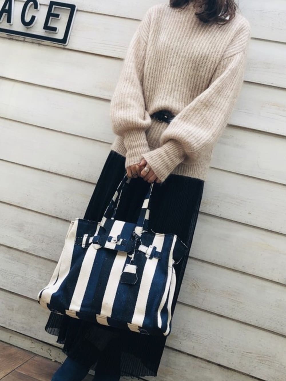 「トートバッグ、ストライプ、通勤コーデ、キャンバストート、ママコーデ、バーキン、scrapbook、スクラップブック、LA COUSETTE、ラクゼット」｜「lacousetteの【LA COUSETTE】ストライプバーキンＭバッグ（トートバッグ、ブルー系）」を使った、chiiiさん（レディース・162cm）の秋コーディネートの1枚目の写真