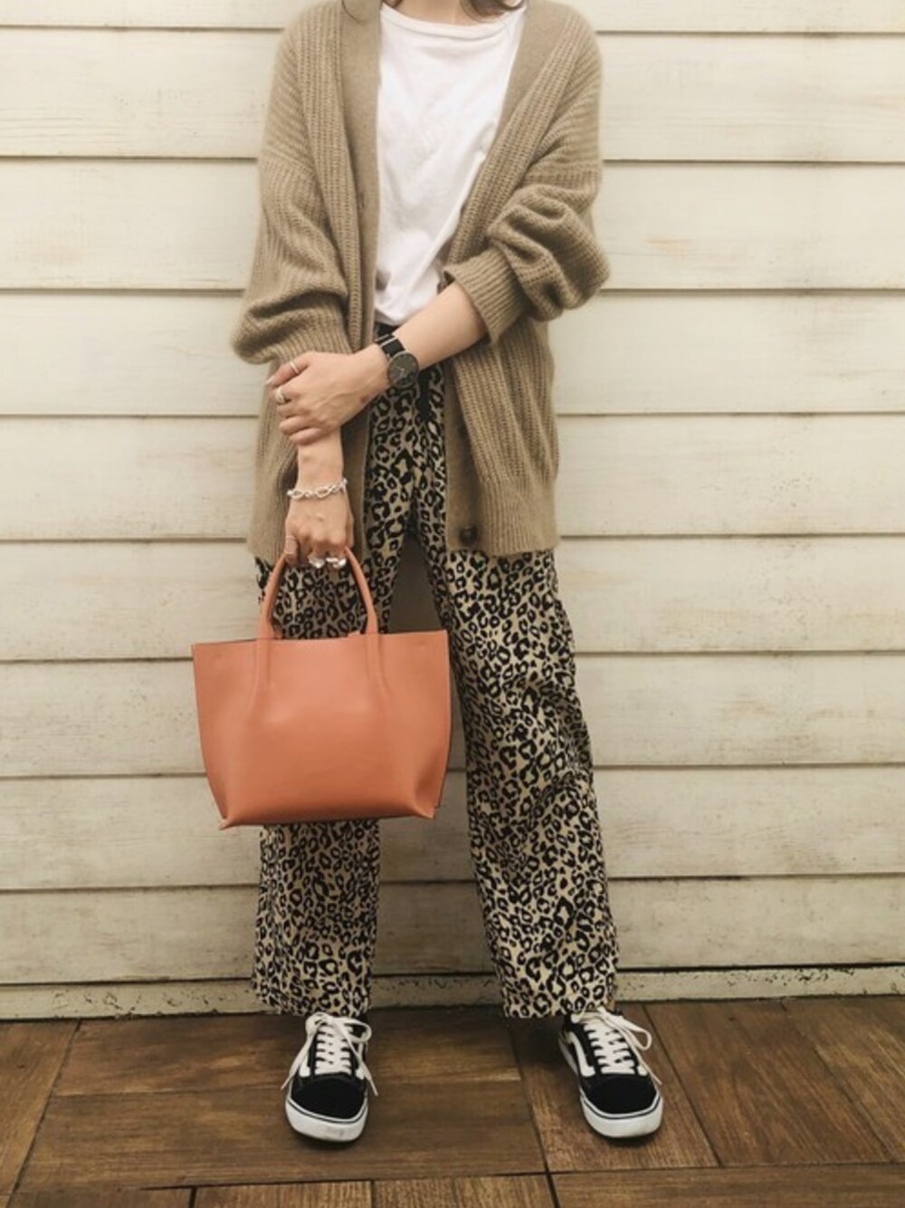 「トートバッグ、レザー、オレンジ、デート、おでかけ、ママコーデ、GIANNI　CHIARINI、scrapbook、ジャンニキャリーニ、スクラップブック」｜「GIANNI CHIARINIの【GIANNI CHIARINI】定番トートバッグ＜小＞（トートバッグ、オレンジ系）」を使った、chiiiさん（レディース・162cm）の冬コーディネートの1枚目の写真