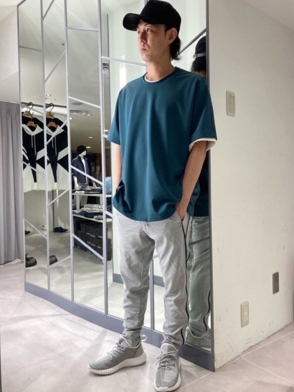 「夏、レイヤードスタイル、池袋、スニーカーコーデ、ラフ、トルネードマート(TORNADO MART)、ootd、ゆるコーデ、TORNADO MART、BIGシルエット」｜「TORNADO MARTのTORNADO MART∴オーバーロングドルマンカットソー（Tシャツ/カットソー、グリーン系）」を使った、HIDAKAさん（メンズ・170cm）の春コーディネートの1枚目の写真