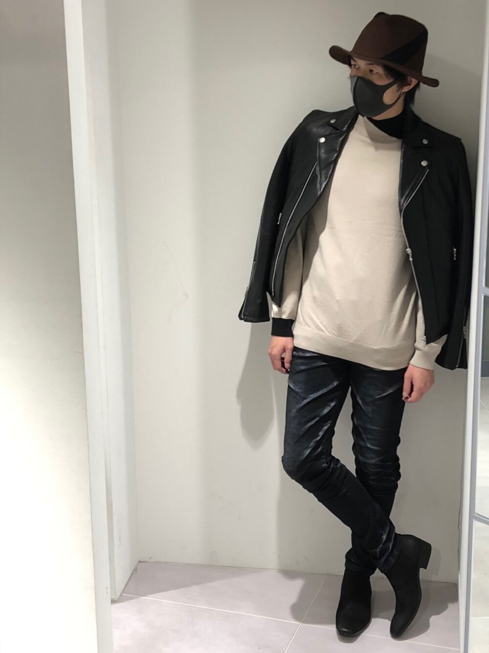 「秋コーデ、秋冬コーデ、大人コーデ、休日スタイル、黒、トルネードマート(TORNADO MART)」｜「TORNADO MARTのTORNADO MART∴ダブルレザーライダースブルゾン（ライダースジャケット、ブラック系）」を使った、HIDAKAさん（メンズ・170cm）の秋コーディネートの1枚目の写真