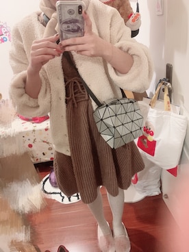 「ISSEY MIYAKE（イッセイミヤケ）のアイテム（ショルダーバッグ、シルバー系）」を使った、momokoさん（レディース・164cm）の秋コーディネート