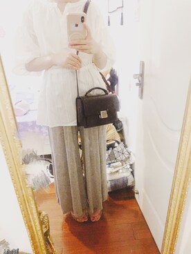 「YSL（ワイエスエル）のアイテム（ショルダーバッグ、ブラウン系）」を使った、momokoさん（レディース・164cm）の秋コーディネート