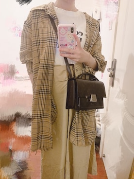 「YSL（ワイエスエル）のアイテム（ショルダーバッグ、ブラウン系）」を使った、momokoさん（レディース・164cm）の秋コーディネート