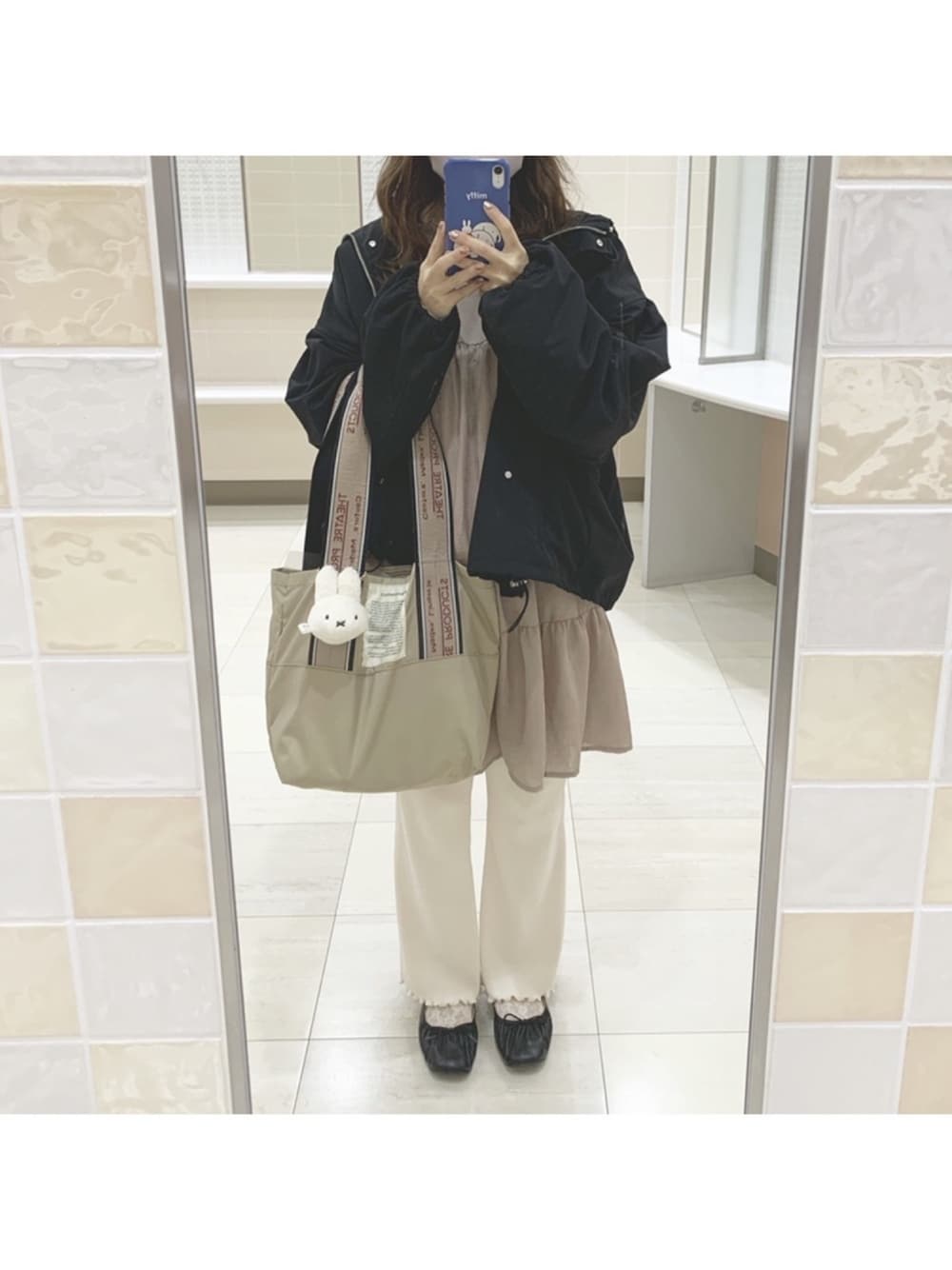 「RETRO GIRLのライナー付マンパ（マウンテンパーカー、ブラック系）」を使った、👶🏻さん（レディース・153cm）の秋コーディネートの1枚目の写真