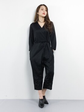 「qualite（カリテ）のアイテム（つなぎ/オールインワン）」を使った、三上玲奈さん（レディース・165cm）の冬コーディネート
