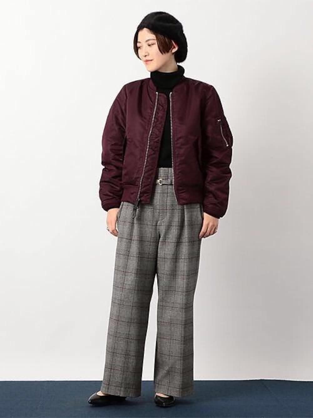 「MA-1、タートルネック、ワイドパンツ、casual、alpha」｜「ALPHAの[アルファ]ALPHA CB MA-1 ブルゾン（MA-1、レッド系）」を使った、高瀬　亜紀さん（レディース・161cm）の秋コーディネートの1枚目の写真