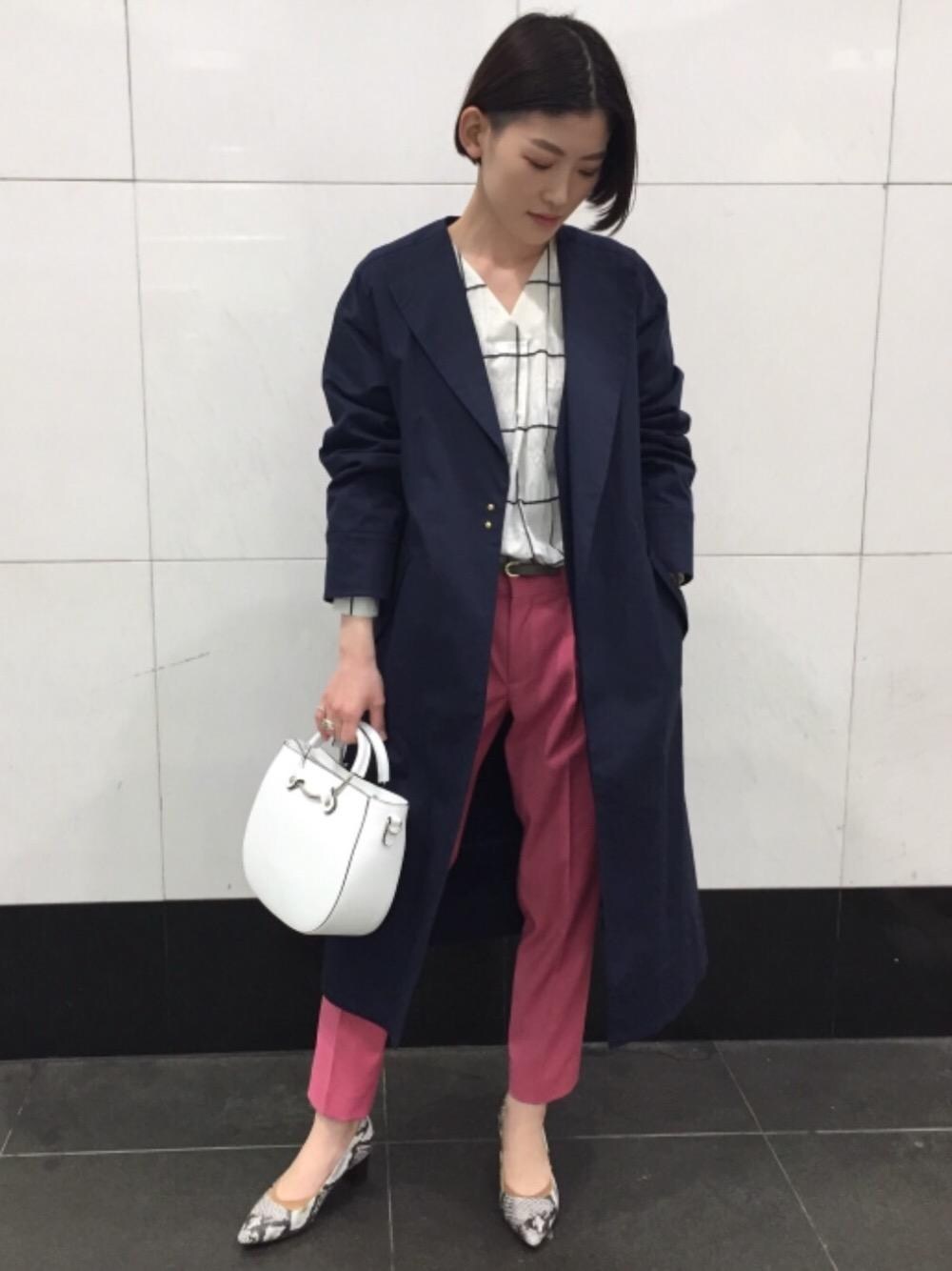 「office」｜「MARCO BIANCHINIの[別注]CS MARCO BIANCHINI RING MINI 2WAYバッグ（ショルダーバッグ、ホワイト系）」を使った、高瀬　亜紀さん（レディース・161cm）の冬コーディネートの1枚目の写真