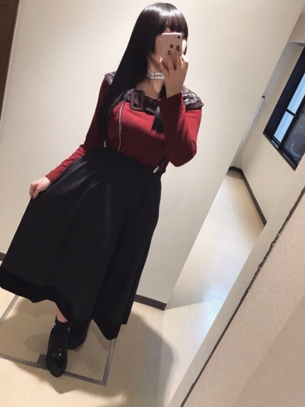 「ボルドー、A/W、サスペンダー、チョーカー」｜「EATMEのダブルベルトチョーカー（チョーカー、ホワイト系）」を使った、あんころもちさん（レディース・163cm）の秋コーディネートの1枚目の写真