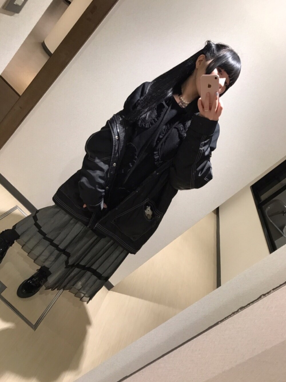 「Candy Stripper、パーカー、ナイロンジャケット、ITAZURA」｜「itazuraのアイテム（ナイロンジャケット、ブラック系）」を使った、あんころもちさん（レディース・163cm）の冬コーディネートの1枚目の写真