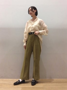 「earth music&ecology（アースミュージックアンドエコロジー）のセンタープレスフレアパンツ ＊（その他パンツ）」を使った、MIYABEさん（レディース・163cm）の秋コーディネート