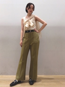 「earth music&ecology（アースミュージックアンドエコロジー）のセンタープレスフレアパンツ ＊（その他パンツ）」を使った、MIYABEさん（レディース・163cm）の秋コーディネート