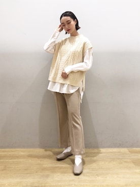 「earth music&ecology（アースミュージックアンドエコロジー）のセンタープレスフレアパンツ ＊（その他パンツ）」を使った、MIYABEさん（レディース・163cm）の秋コーディネート