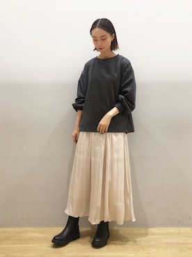 「earth music&ecology（アースミュージックアンドエコロジー）のシャイニーサテンギャザースカート ＊（スカート）」を使った、MIYABEさん（レディース・163cm）の冬コーディネート