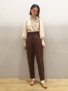 「earth music&ecology（アースミュージックアンドエコロジー）のハイウエストテーパードパンツ ＊（その他パンツ）」を使った、MIYABEさん（レディース・163cm）の冬コーディネート
