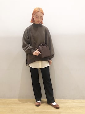 「earth music&ecology（アースミュージックアンドエコロジー）の選べるリブパンツ(サテン)　＊（その他パンツ）」を使った、MIYABEさん（レディース・163cm）の冬コーディネート