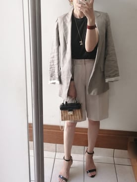 ZARAのテーラードジャケットを使った「ショートパンツ」のレディース