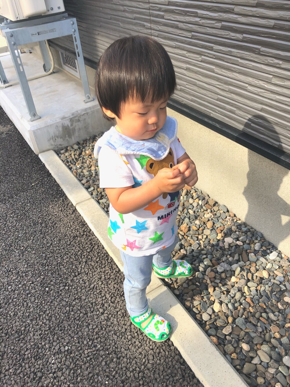 「むすこーで、男の子コーデ、休日コーデ、一歳半」｜「MIKI HOUSEのアイテム（ママ＆ベビー、ホワイト系）」を使った、haruwedさん（キッズ・90cm）の春コーディネートの1枚目の写真