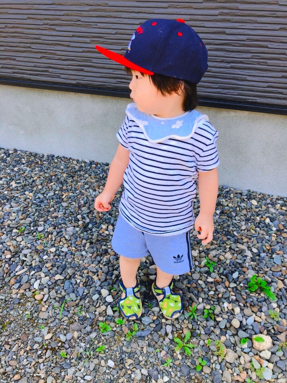 「夏だ！Tシャツ着よう！、サンダル、男の子コーデ、キャップ、プチプラ、一歳、adidas originals、西松屋、お散歩♪、半パン」｜「西松屋のアイテム（トップス、ホワイト系）」を使った、haruwedさん（キッズ・74cm）の夏コーディネートの1枚目の写真