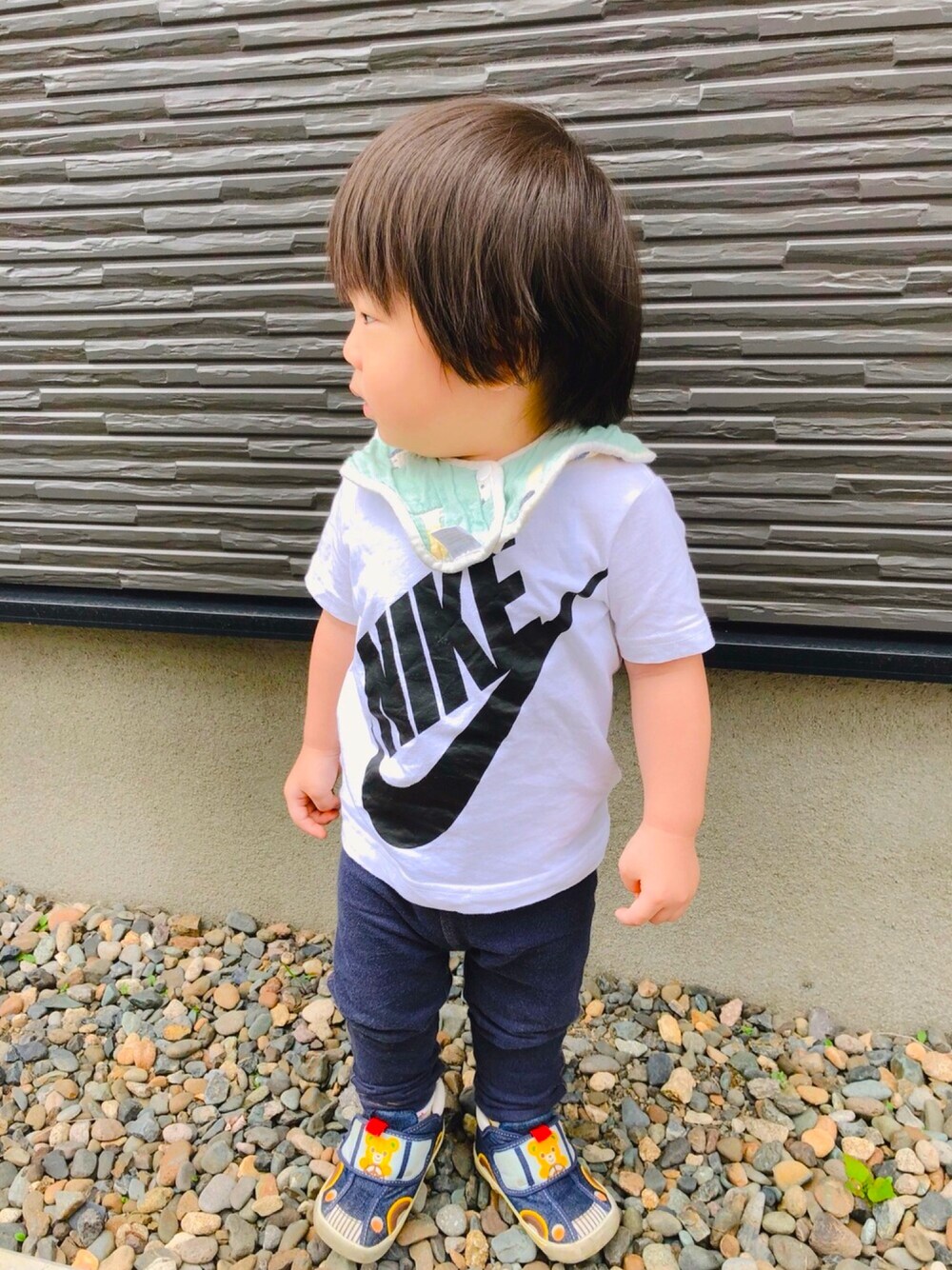 「夏だ！Tシャツ着よう！、キッズファッション、ベビーコーデ、一歳、男の子、NIKE、ユニクロ、ミキハウス、おとこのこ、ロゴT」｜「NIKEのアイテム（ママ＆ベビー、ホワイト系）」を使った、haruwedさん（キッズ・74cm）の夏コーディネートの1枚目の写真