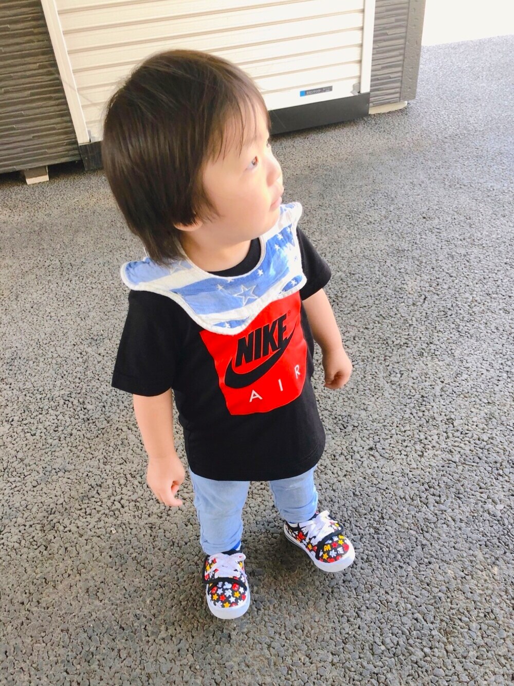 「夏コーデ、カジュアルコーデ、Tシャツ、男の子、一歳、NIKE、西松屋、ユニクロ、むすこーで、赤ちゃん」｜「NIKEの◆NIKE（ナイキ）BOX LOGO TEE（Tシャツ/カットソー、ブラック系）」を使った、haruwedさん（キッズ・74cm）の夏コーディネートの1枚目の写真