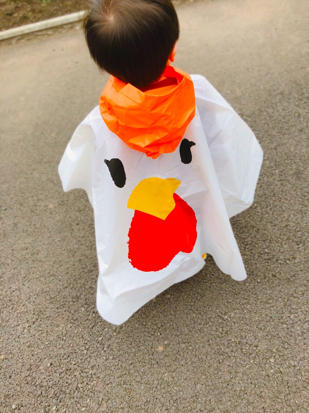 「雨の日コーデ、レインコート、ポンチョ、一歳、1歳、お散歩♪、髪の毛切った」｜「号泣のアイテム（トップス、ホワイト系）」を使った、haruwedさん（キッズ・90cm）の夏コーディネートの1枚目の写真
